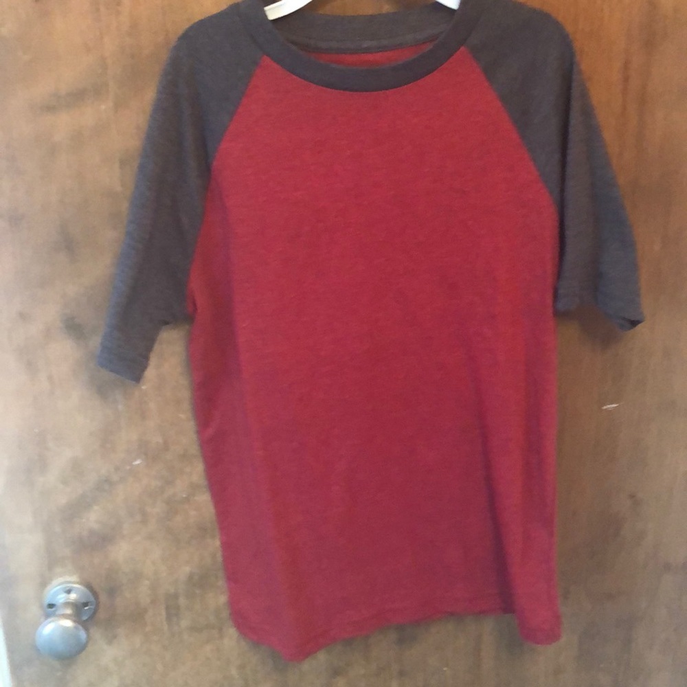 Awesomely soft Tee size Small